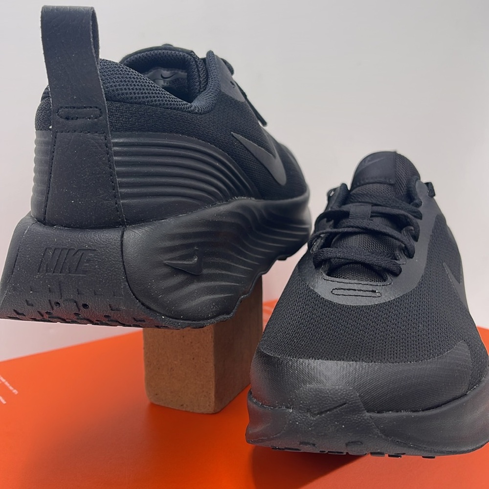 Nike WMNS Black Athletic Running Shoes Sleek Design NIKE PROMINA
FV6343-001 - Picture 7 of 16